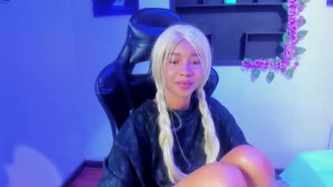 Snapshot of lunaa_brunettee chatting on 02.11.26 lunna online show from 02.11.26