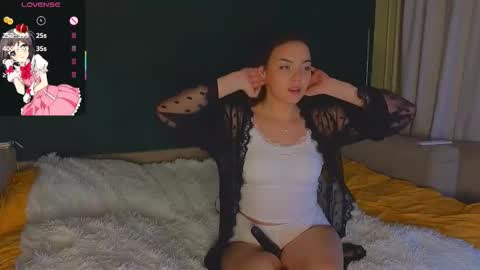 Snapshot of lunaaokii chatting on 09.19.25 Emily online show from 09.19.25