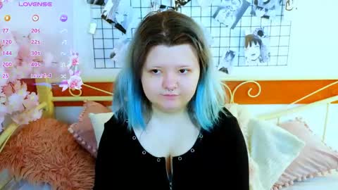 Snapshot of lunaar_ chatting on 05.30.26 Luna online show from 05.30.26