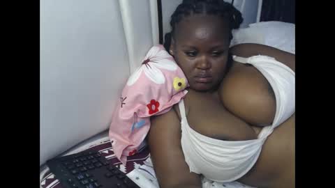 lunabloom01 online show from 10.11.25