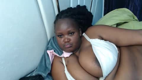 lunabloom01 online show from 10.20.25