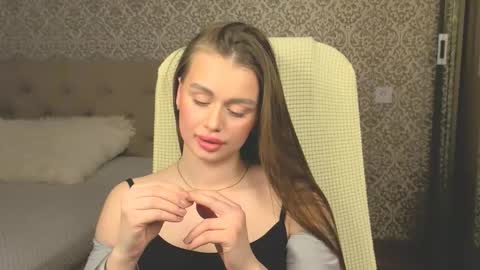 Snapshot of lunafox__ chatting on 02.20.26 Sophie online show from 02.20.26