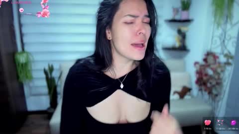 Snapshot of lunagasai_ chatting on 10.02.25 Luna online show from 10.02.25