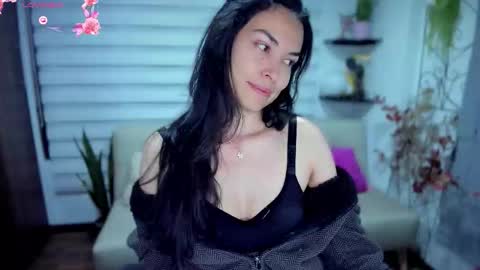 Snapshot of lunagasai_ chatting on 10.13.25 Luna online show from 10.13.25