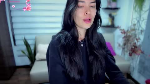 Snapshot of lunagasai_ chatting on 10.14.25 Luna online show from 10.14.25