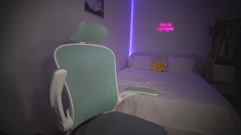 Snapshot of lunaink_ chatting on 10.15.25 Laura online show from 10.15.25