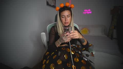 Snapshot of lunaink_ chatting on 10.31.25 Laura online show from 10.31.25