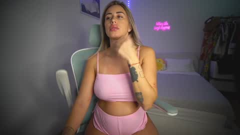 Laura online show from 11.21.25