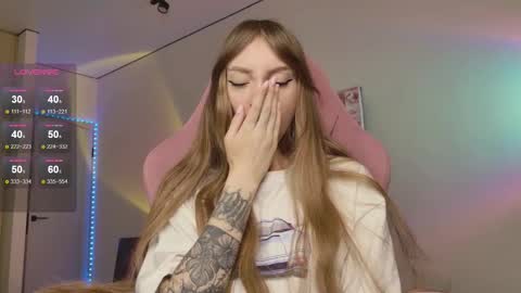 Snapshot of lunainnk chatting on 10.01.25 Luna online show from 10.01.25