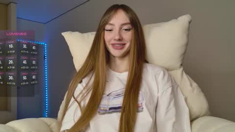 Snapshot of lunainnk chatting on 10.15.25 Luna online show from 10.15.25