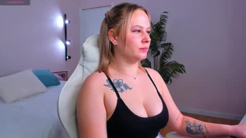 Snapshot of lunakown chatting on 03.04.26 Varvara online show from 03.04.26