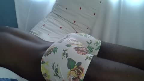 Snapshot of lunalove22_ chatting on 10.31.25 lunalove22_ online show from 10.31.25