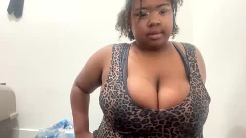 lunamoth00 online show from 01.13.26