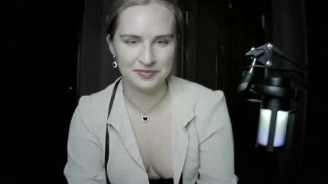 Snapshot of lunamystique_ chatting on 10.16.25 lunamystique_ online show from 10.16.25