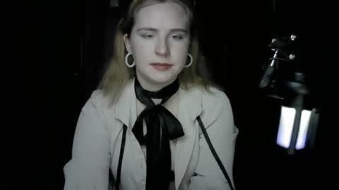 Snapshot of lunamystique_ chatting on 10.19.25 lunamystique_ online show from 10.19.25