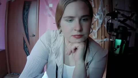 Snapshot of lunamystique_ chatting on 11.07.25 lunamystique_ online show from 11.07.25