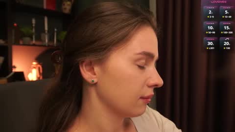 lunaolivia_ online show from 10.02.25