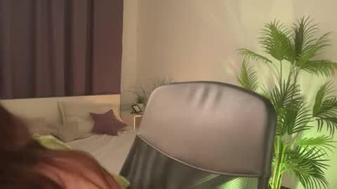lunaolivia_ online show from 11.12.25
