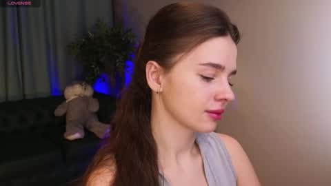 lunaolivia_ online show from 02.06.26