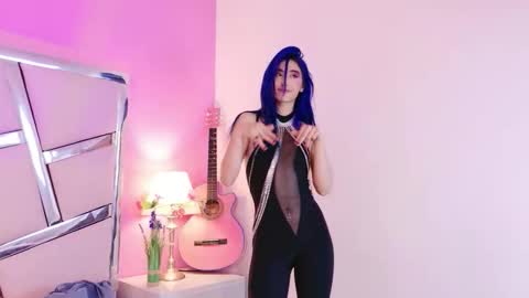 Luna Page online show from 09.16.25