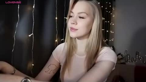 Snapshot of lunapeony chatting on 12.17.25 lunapeony online show from 12.17.25