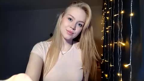 Snapshot of lunapeony chatting on 01.19.26 lunapeony online show from 01.19.26