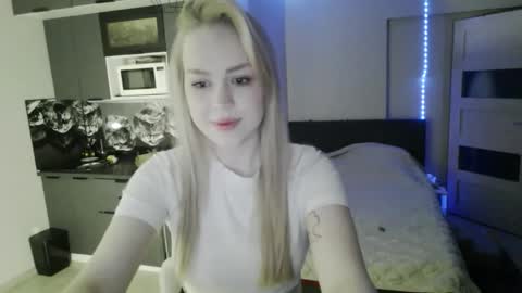 Snapshot of lunapeony chatting on 02.21.26 lunapeony online show from 02.21.26