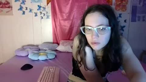 Snapshot of lunaquinn45 chatting on 10.26.25 lunaquinn45 online show from 10.26.25