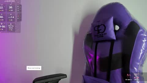 Snapshot of lunar_leen chatting on 10.12.25 Luna online show from 10.12.25