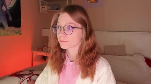 Snapshot of lunar_sofia chatting on 12.12.24 Sofia online show from 12.12.24