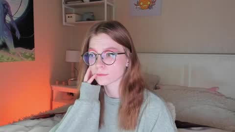 Snapshot of lunar_sofia chatting on 12.16.24 Sofia online show from 12.16.24