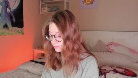 Snapshot of lunar_sofia chatting on 12.20.24 Sofia online show from 12.20.24