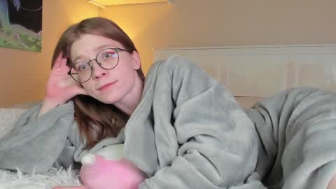 Snapshot of lunar_sofia chatting on 12.31.24 Sofia online show from 12.31.24