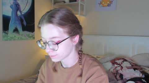 Snapshot of lunar_sofia chatting on 12.31.24 Sofia online show from 12.31.24