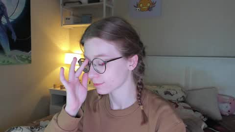 Snapshot of lunar_sofia chatting on 12.31.24 Sofia online show from 12.31.24