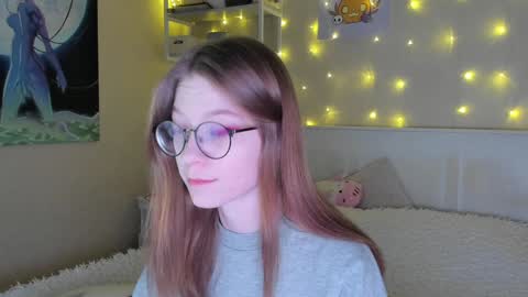 Snapshot of lunar_sofia chatting on 01.12.25 Sofia online show from 01.12.25