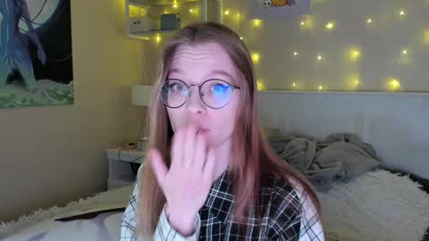 Snapshot of lunar_sofia chatting on 01.13.25 Sofia online show from 01.13.25