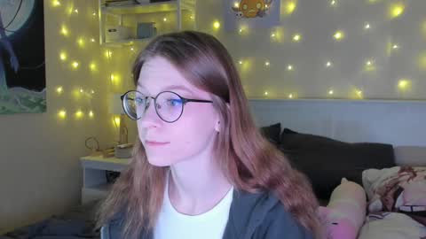 Snapshot of lunar_sofia chatting on 01.15.25 Sofia online show from 01.15.25