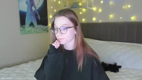 Snapshot of lunar_sofia chatting on 02.11.25 Sofia online show from 02.11.25