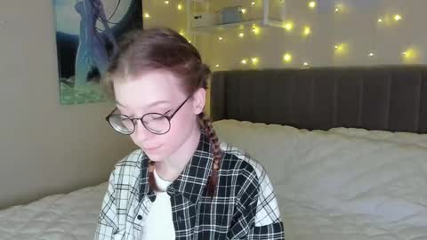 Snapshot of lunar_sofia chatting on 02.17.25 Sofia online show from 02.17.25