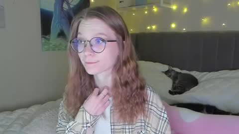 Snapshot of lunar_sofia chatting on 02.19.25 Sofia online show from 02.19.25