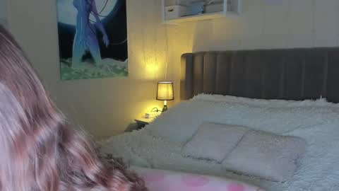 Snapshot of lunar_sofia chatting on 02.25.25 Sofia online show from 02.25.25