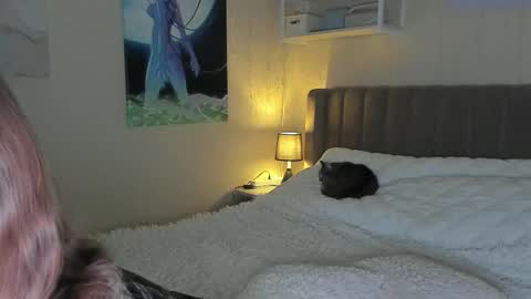 Snapshot of lunar_sofia chatting on 02.26.25 Sofia online show from 02.26.25