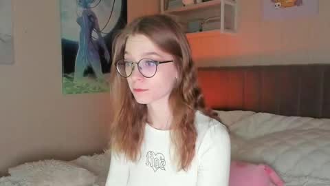 Snapshot of lunar_sofia chatting on 03.04.25 Sofia online show from 03.04.25