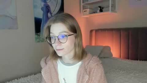 Snapshot of lunar_sofia chatting on 09.18.25 Sofia online show from 09.18.25