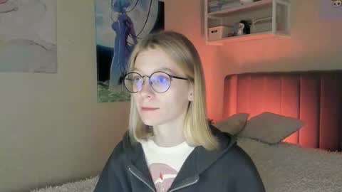 Snapshot of lunar_sofia chatting on 10.29.25 Sofia online show from 10.29.25