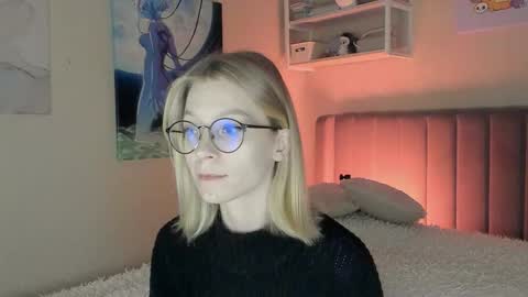 Snapshot of lunar_sofia chatting on 11.06.25 Sofia online show from 11.06.25