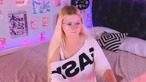 lunariafox online show from 07.28.26