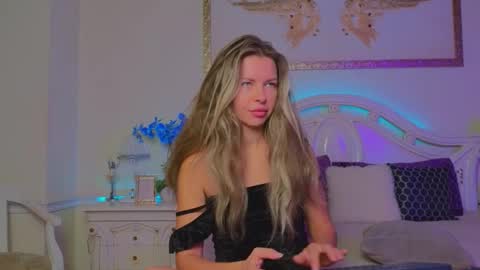 Luna Rishi online show from 10.16.25