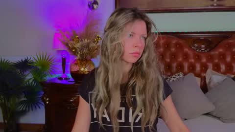 Luna Rishi online show from 11.10.25